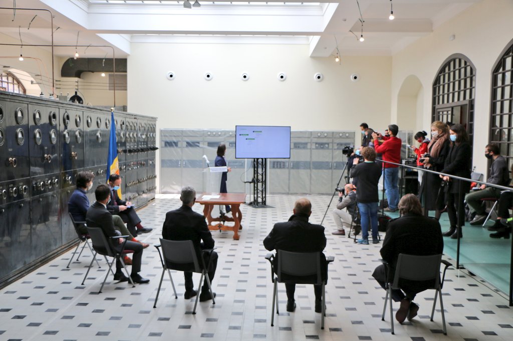 LiberalsAndorra's tweet photo. 📝 Signem a Ràdio Andorra l'Acord Polític per a l'Acord d'Associació entre Andorra 🇦🇩 i la Unió Europea 🇪🇺.

🗨️ @MarcMagallon "Cal preservar les nostres especificitats i identitat. També explicar els beneficis i avantatges d'aquest Acord perquè s'accepti per la ciutadania". https://t.co/JZWX5RiFmM