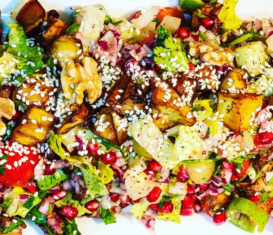 Mamareemkitchen's tweet photo. A tasty authentic flavour of Aubergine and pomegranate salad. Recipe to be share soon!! Follow Mama Reem Kitchen for updates 
#salad #lettuce #aubergine #walnut #tomatoes #pepper #sesameseeds #authentic #foodie #vegetarian #healthyeating  #healthyfood #pomegranateseeds https://t.co/mrQN1B9QmM