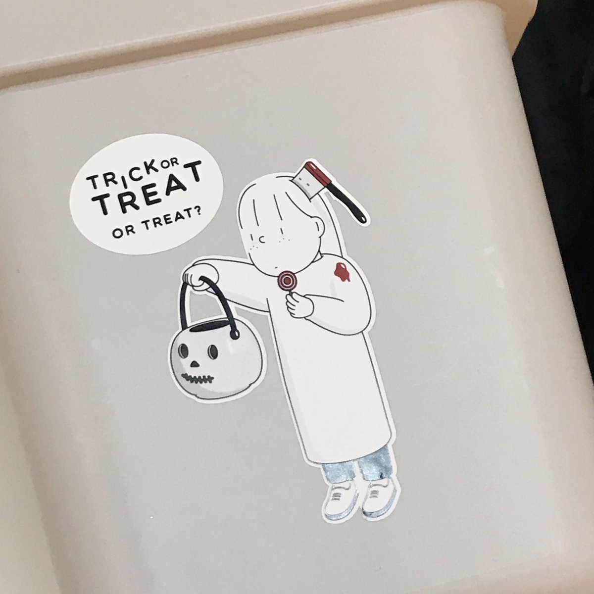 EaseAround's tweet photo. แบร่ 😜 halloween นี้จะไม่เหงา...ถ้ามีเราอยู่ข้างๆ / (อะไรเนี่ย 55) 

ease around มีทำสติกเกอร์แพดลายใหม่ สำหรับช่วงเทศกาลหลุดโลกนี้ 👻🖤 https://t.co/Jm6dQgIHq2