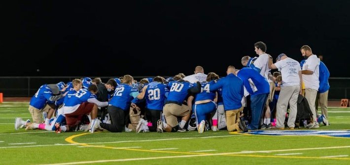 NikoHulslander's tweet photo. FAITH, FAMILY, FOOTBALL!!
@KDRamsFootball 
@KDHS_Athletics 
@ATC_KD 
@KDSection 
@KDnewspaper 
@SESDRAMS 
@ga20be02 
@DyanHulslander 
@jakewalters1205 
@DariusBailey13 
@JedPeters26 
@AmericanHoss243 
@MicahPartee 
@Pmaloney65M
#GiveMe2ClapsAndARicFlair https://t.co/Po2CpBtuYy