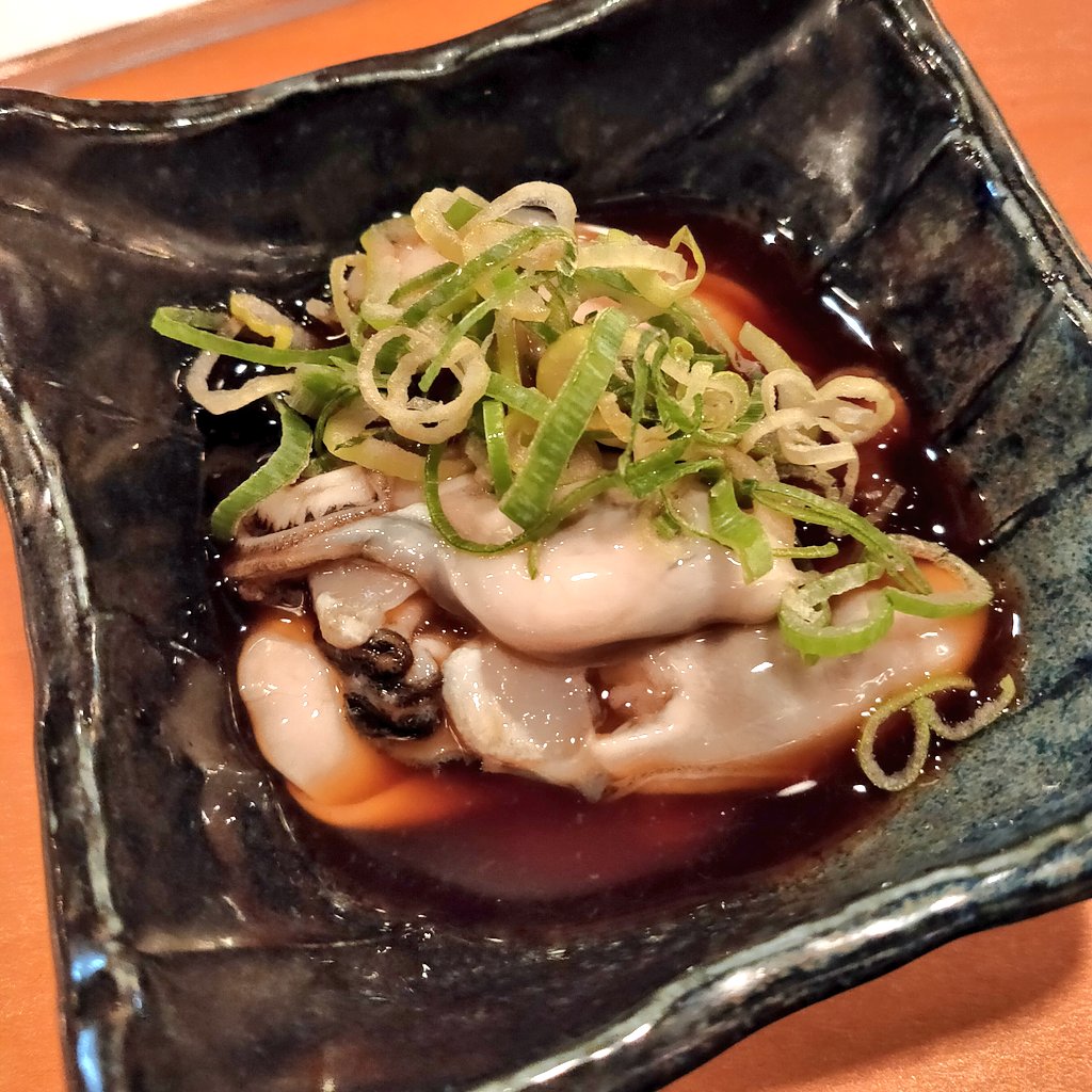 三代目 喜三酒店(蒲生四丁目)
マジおすすめ_(┐「ε:)_🍶

日本酒190円だよ!!!
二兎、甘口めっちゃめっちゃ美味しかった!

お造り980円でこれも大満足(^q^)

しそ餃子は塩胡椒酢で。
知覧地鶏のタタキもめちゃうまでした!

帰りに駄菓子1個もろたー!
gotoイートOK

#わうめし 