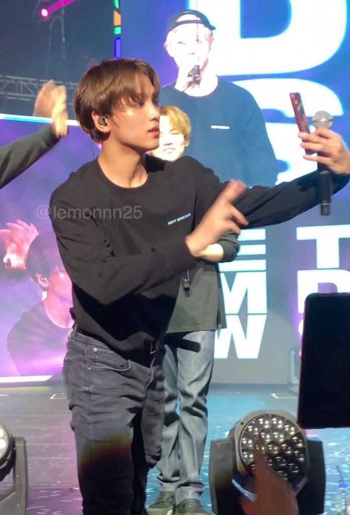 มูฟออนไม่ได้เลยว่ะ กล้องโทรศัพท์เขายังหล่อขนาดนี้