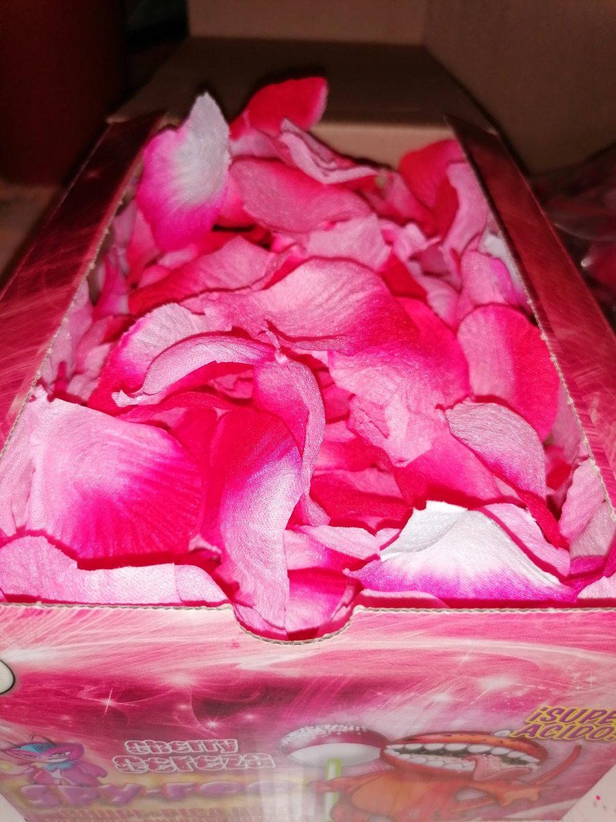 ChristelleR03's tweet image. Bonjour je vends une #pinata sac à main réalisé par mes soins
Déjà garnis de #petales de roses
Remplis de  #sucettes de #jouets
Vous avez la possibilité de rajouter des  choses 
25 €  à prendre sur place Dept 03 Allier  #Commentry prévoir 8 € en plus envois en #France