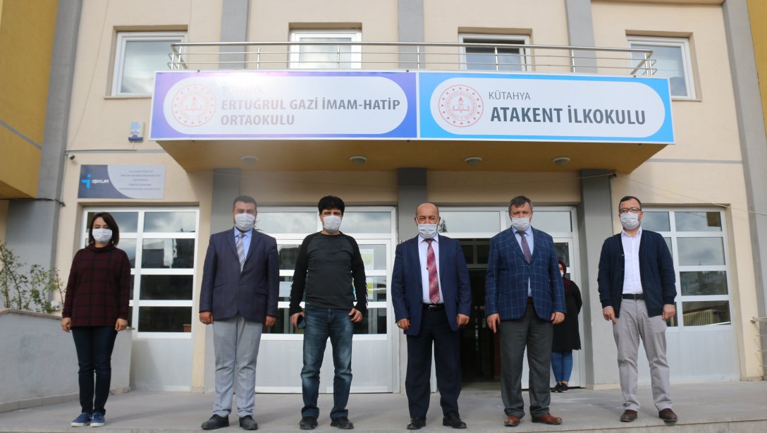 KutahyadanHaber's tweet photo. Başyiğit’ten okul ziyareti https://t.co/eEFk0vTVds @Kütahyadan Haber aracılığıyla
#kütahyadanhaber #kütahyahaber #kütahya #haber #kütahyahaberleri #kütahyahabersondakika #gazete #tv #asayis #polis #emniyet #kütahyakaza #ilmilliegitim #hasanbasyigit #okulziyareti https://t.co/VB1EguNPKM