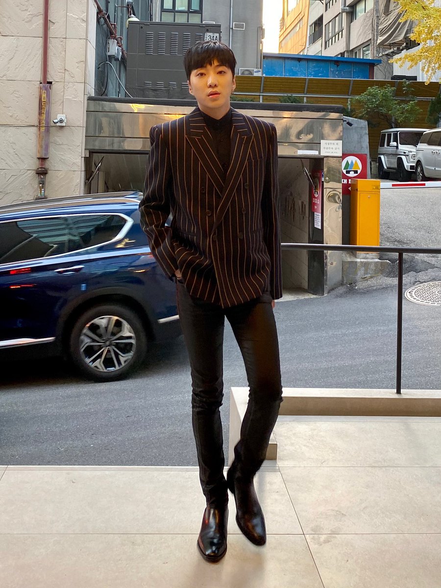 official_yoon_'s tweet image. 하루종일 함께해준 인서들 고마워요 이제 9시 20분 #카이로스 첫방 본방사수로 마무으리💙