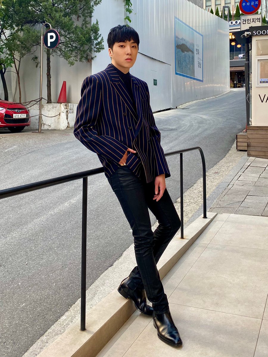 official_yoon_'s tweet image. 하루종일 함께해준 인서들 고마워요 이제 9시 20분 #카이로스 첫방 본방사수로 마무으리💙