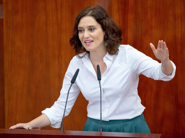 Mortimer_Fu's tweet photo. —¿PERO CÓMO IBA A SABER YO QUE EN LOS HOSPITALES HAY MÉDICOS?
—¿Y con qué pensaba llenar el hospital, señora Ayuso?
—¡PUES CON ENFERMOS, TONTO! https://t.co/z6YGs913H8