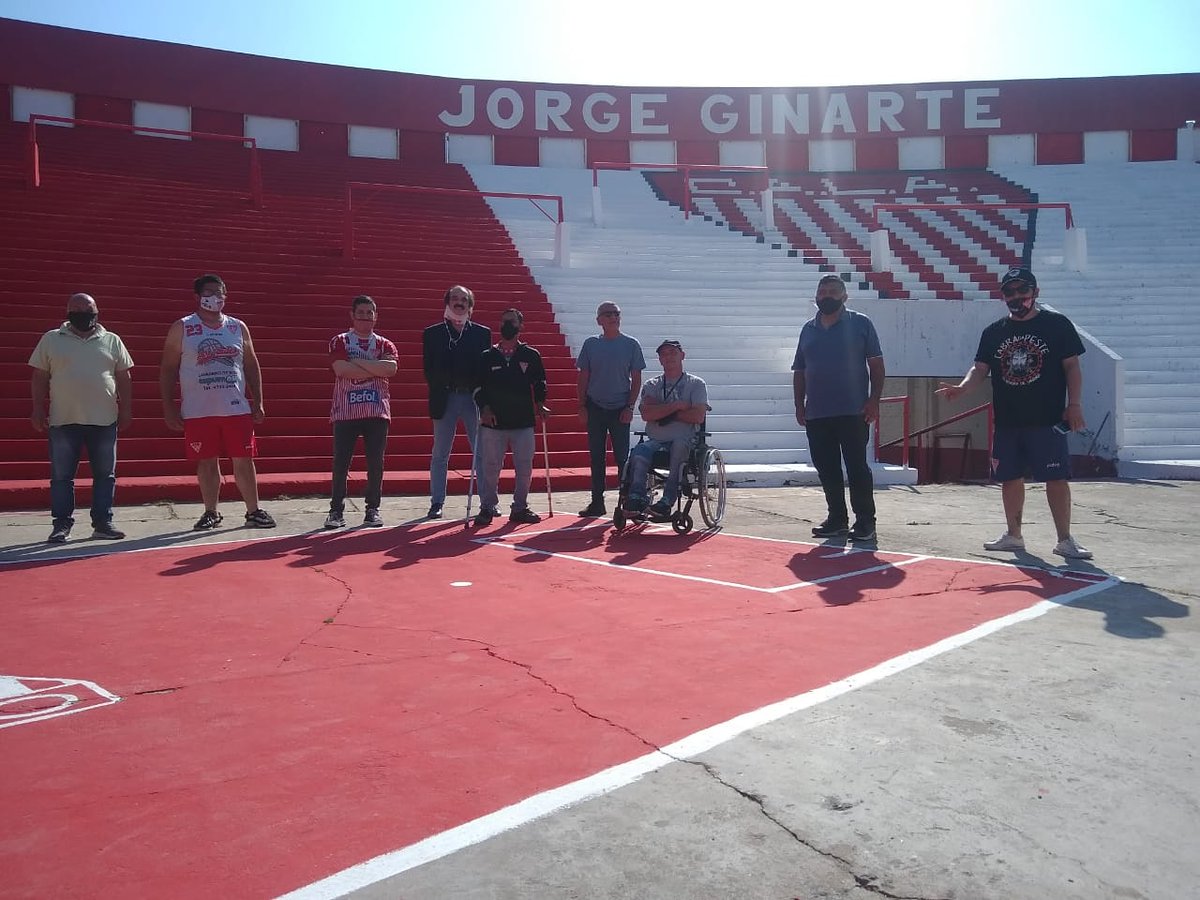 CalaInclusivo's tweet photo. El presidente Víctor Grosi y el Arquitecto Raúl Oyhanart recorrieron las instalaciones del estadio Eduardo Gallardón, junto a familias y personas con discapacidad.

Departamento de Discapacidad del @clublosandes empieza a recorrer su propio camino en nuestra institución. https://t.co/ComcOvUlSn