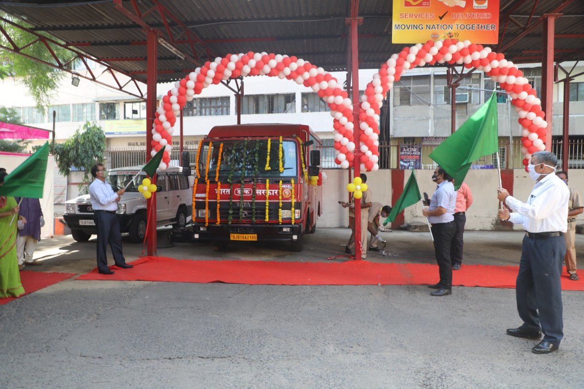 cpmggujarat's tweet photo. To strengthen the MMS service, Shri B P Sarangi,CPMG,Gujarat flagged four new vehicles and also felicitated Drivers & MTS who showed courage during COVID-19 crisis.These vehicles will add to the strength of existing fleet of 49 vehicles
@IndiaPostOffice
@rsprasad
@SanjayDhotreMP https://t.co/Lvf4pbkesC