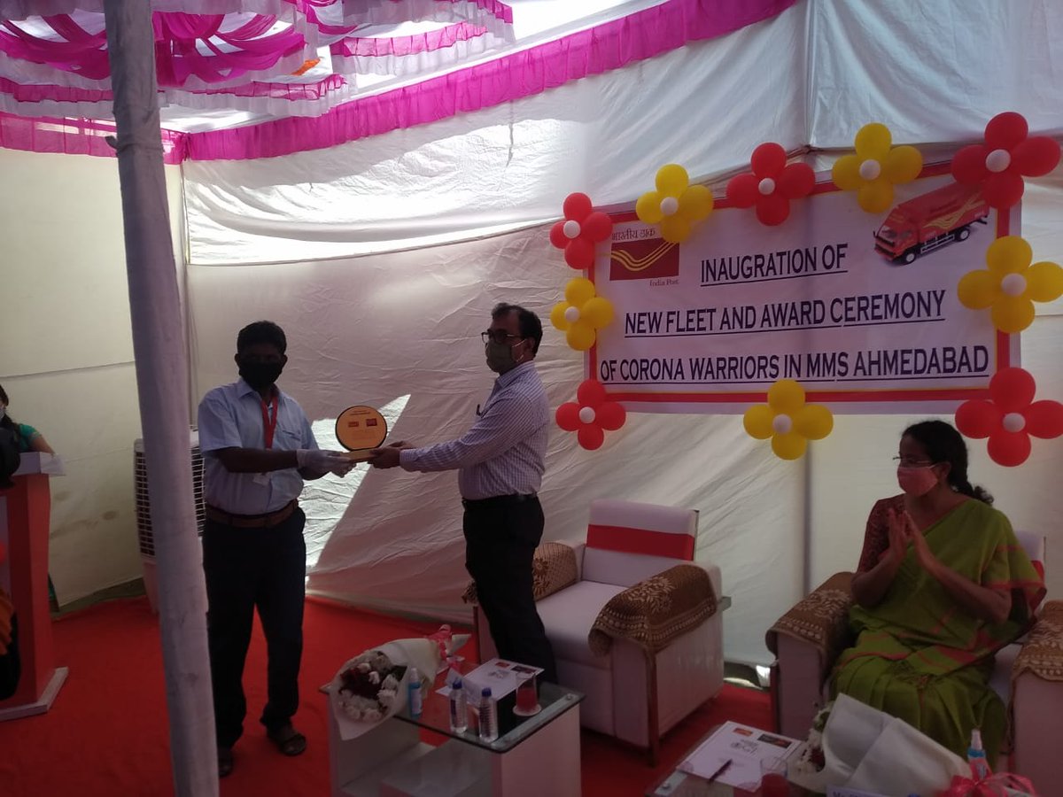 cpmggujarat's tweet photo. To strengthen the MMS service, Shri B P Sarangi,CPMG,Gujarat flagged four new vehicles and also felicitated Drivers & MTS who showed courage during COVID-19 crisis.These vehicles will add to the strength of existing fleet of 49 vehicles
@IndiaPostOffice
@rsprasad
@SanjayDhotreMP https://t.co/Lvf4pbkesC