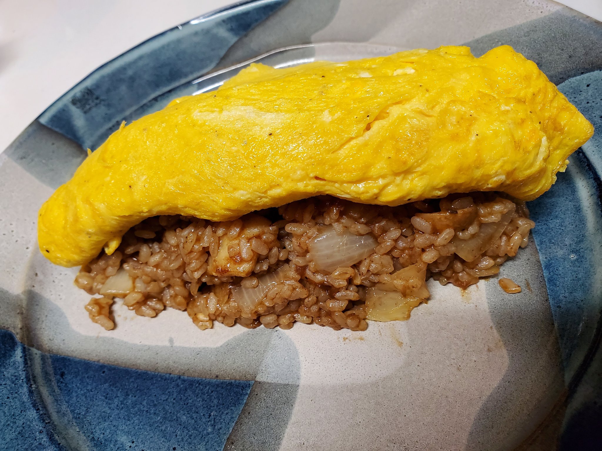 ハヨセナ ハヨセナ特製ポークシチューオムライス完成 先斗町の名洋食キチキチさんにインスパイアされたこのオムライス ケチャップライスではなく濃厚デミライス トロトロ豚肩ロース 半熟卵と一緒にデミライスを頬張れば 今日の嫌なことなんて全部