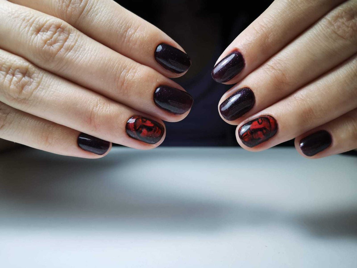 HackersMother's tweet photo. Mother is having new manicure and preparing a new on boarding. Stay tuned! #hackernails https://t.co/L4460wllLb