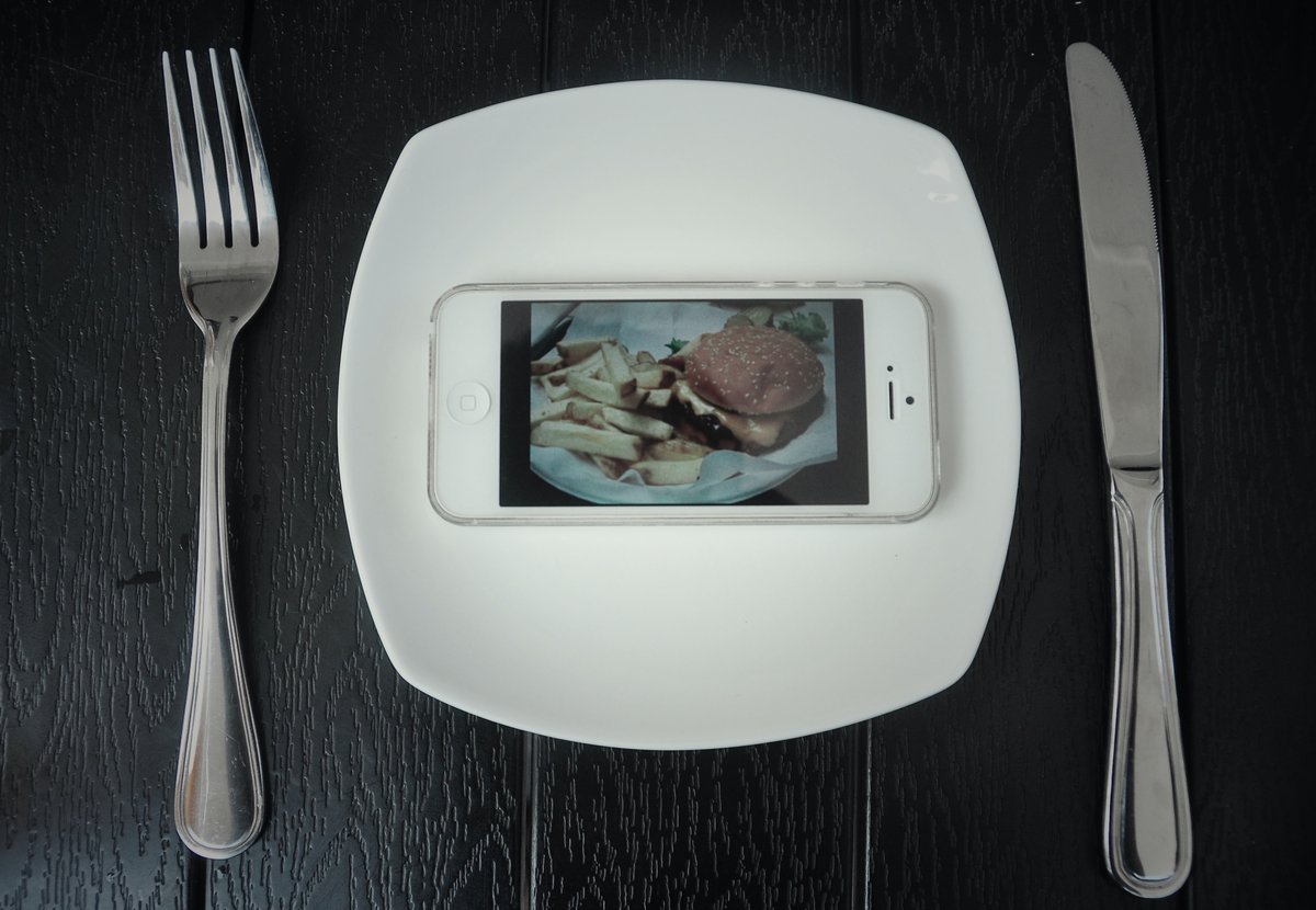 mrw_event's tweet photo. Mrw event organisiert für euch ein sicheres/virtuelles Weihnachtsessen mit euren Liebsten oder auch für euren Betrieb. Stay-home-dinner. Stay connected. Stay save. Practice social distancing. Für weiter Information bitte DM. https://t.co/I4xplCh8qy
