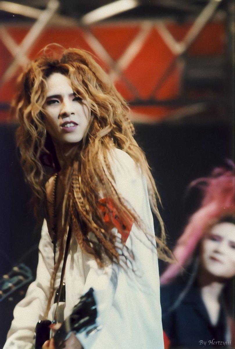 YoshikiOFlight's tweet photo. #yoshiki #林佳树 I like everything about you,whether it was before, now, or every day after.💗You are the bright moonlight, clean me, heal me.🌙💫🧛‍♂️ https://t.co/S29Z4LKTKy