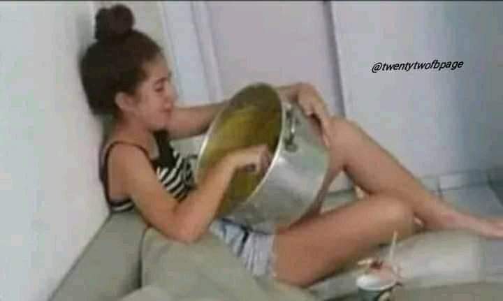 Me: i can't eat anything when I'm sad
Me when I'm sad: