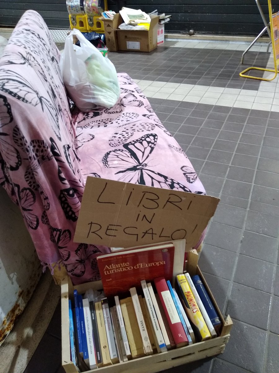 lamonicamaggi's tweet photo. Senza contravvenire alle regole, vi aspetto sabato prossimo (spero che non ci siano altri ostacoli..che qui è day by day).
Mercato Tufello di Roma, vi regalo tutti i libri che desiderate.
#chiudere https://t.co/jJkjaFdK5O