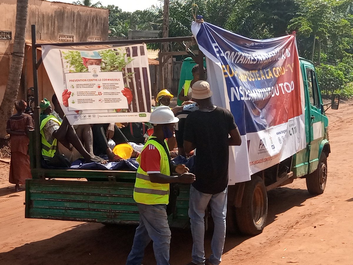 anvt_togo's tweet photo. Les VEC de Tsévié ont rappelé l'importance du port des cache-nez et du lavage des mains à la population, du 21 au 26 octobre.
Six cantons notamment Djagblé, Davié, Kpomé ont bénéficié d'un don de 1102 bavettes et 343 litres de savon liquide.
#VEC
#CRVMaritime
#PAPV
#UE
#ANVT https://t.co/8gz17Ki68G