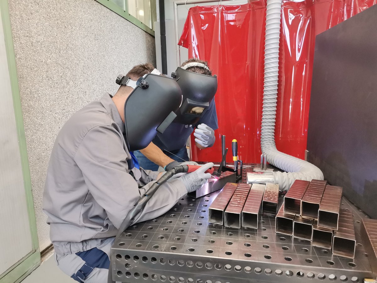 Grazie all'Accademia della Saldatura, in questi anni abbiamo accolto in azienda 16 allievi che hanno seguito le lezioni per imparare il mestiere di #saldatore. Questo il progetto:
tinyurl.com/yy7ddhrq
#formazione #saldatura #competenze