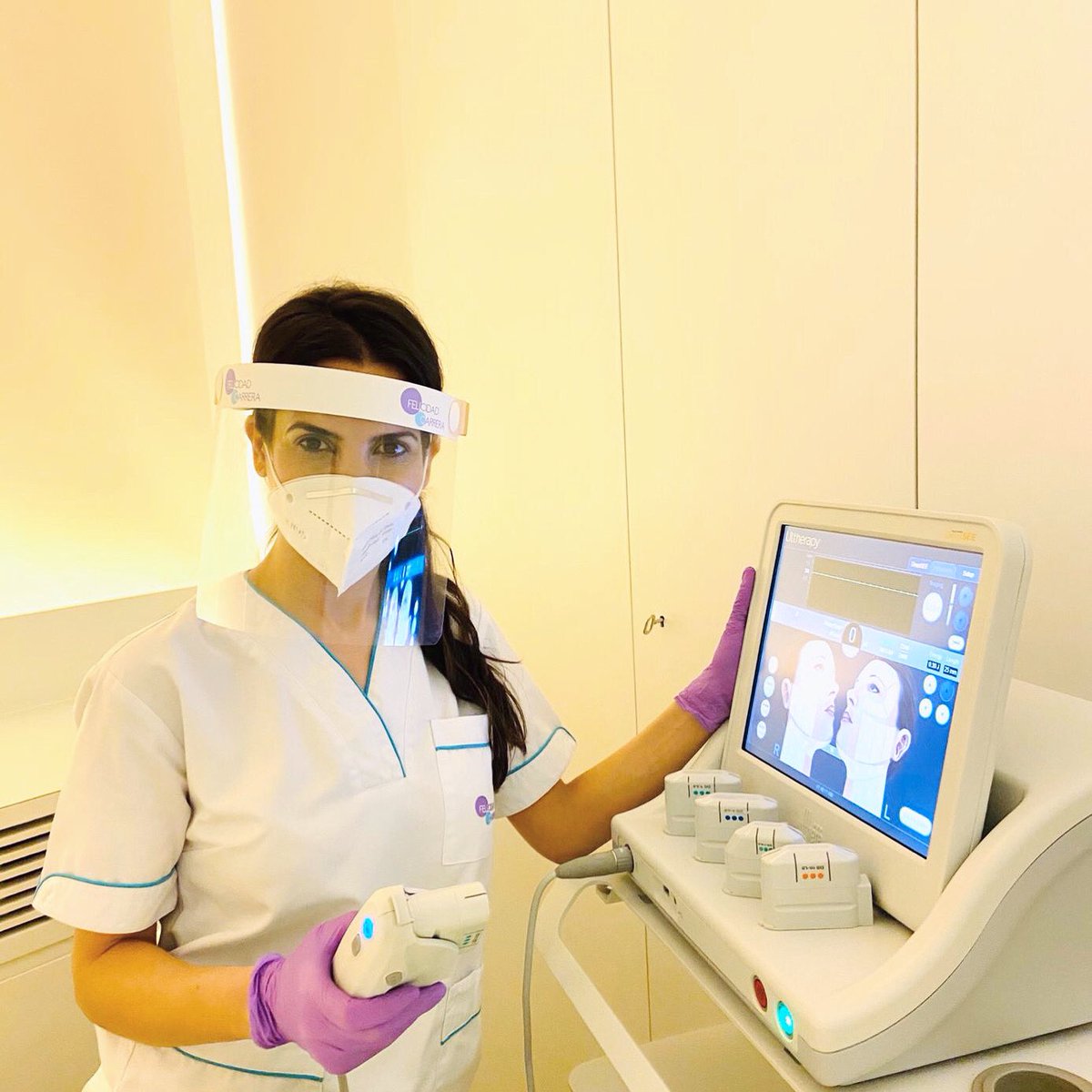 Os recordamos que si necesitáis un justificante médico para acudir a nuestro centro médico-estético os lo enviaremos encantadas. Seguimos cuidándote con todas las garantías para que tu visita sea lo más segura posible 💜