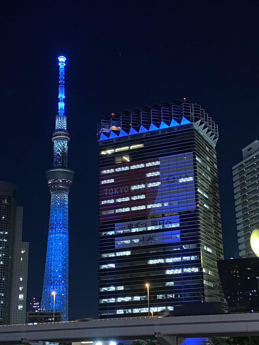 Ky 今日のスカイツリー は嵐色 すべて今日撮りました スクロールすると他のメンバーカラーも出てくるよ 嵐 スカイツリー 大野智