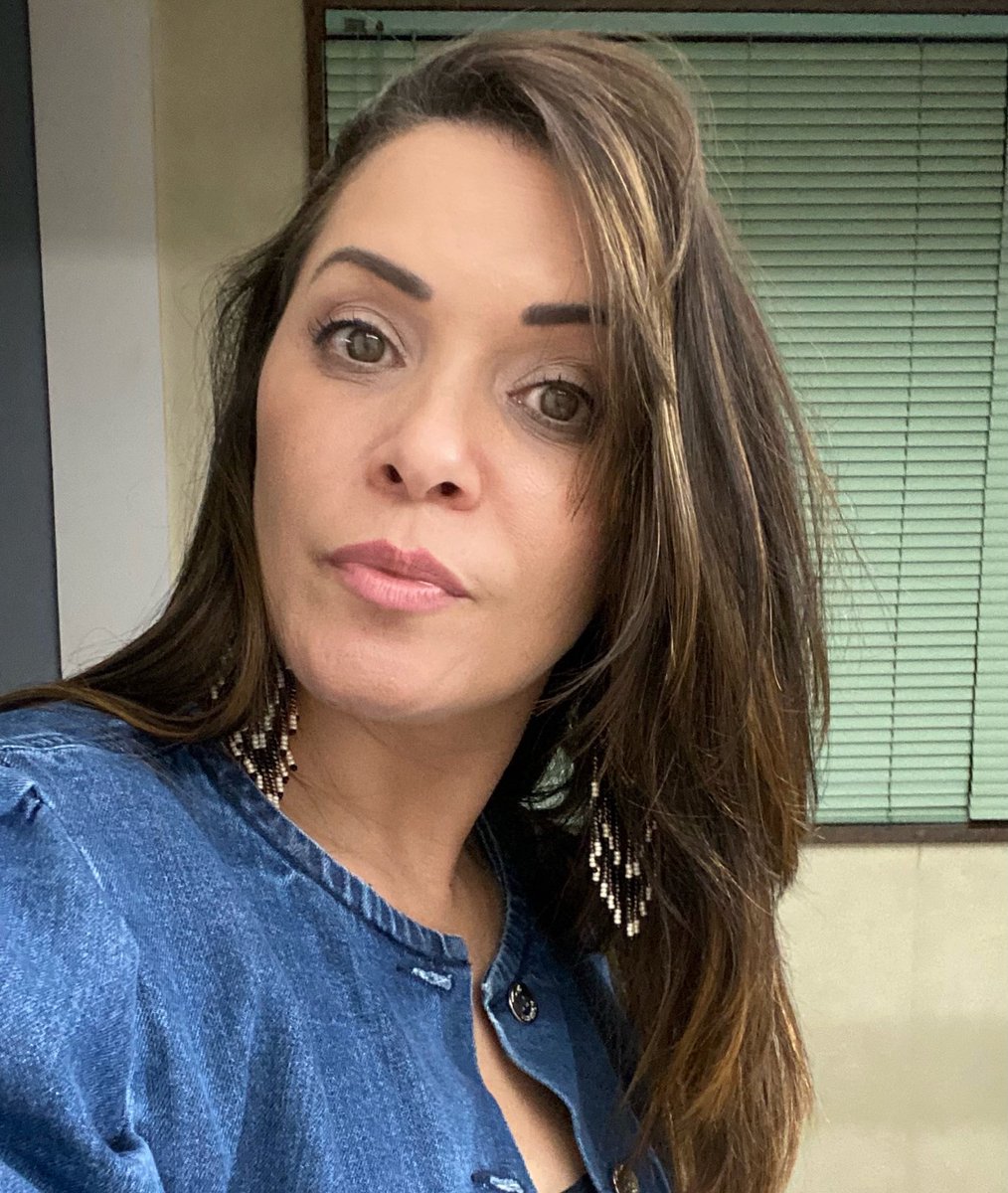 EsterBatista's tweet photo. Todos os dias são uma bênção e cabe a nós honrar estes presentes de Deus. Tenha uma ótima semana! 🙌🏻🧎🏻♀️
.
#semanaabençoada #eb #esterb #esterbatistaiifanpage #ester #esterbatistacantora #salmo121 #falardocéu #osegredodeester #promessa #maisforte💪🏻 #musica #muzic #gospel https://t.co/ZE38Gmb70i