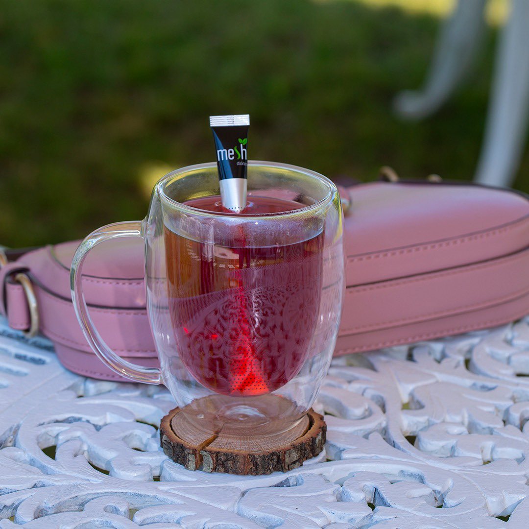 meshstick_'s tweet photo. Yoğun geçen iş temposunun arasında bi’ bardak Mesh Stick #hepyanında! ☕️🥰 #meshstick #sticktea #teastick #tea #tealife #teagram #tealove #tealovers #teatime #çay #çaykeyfi #çaysaati https://t.co/L4FpEH2XqM