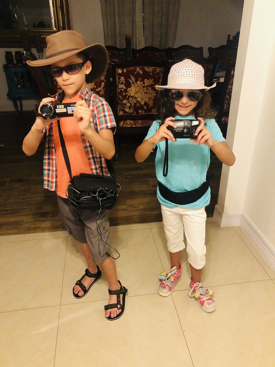 agmzsls's tweet photo. Tacky Tourist Day @LRE_Wranglers #Soliskids https://t.co/8GrwArueIE