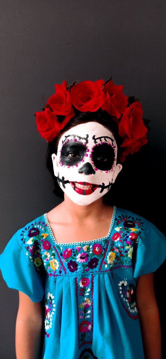 clariony's tweet photo. Mi nuevo emprendimiento 🤭 (tan sólo lo hice por diversión 😁) #Halloween2020 
#halloweenmakeup 
#halloweencostume 
#HalloweenAtHome 
#Hallowen 
#catrina 
#catrinas 
#KATRINA 
#catrinamakeup
#octubredeterror 
#Octubre2020 
#Octubre 
#LunesDeGanarSeguidores 
#FelizLunes 
#Martina https://t.co/0cXC0fb1mr
