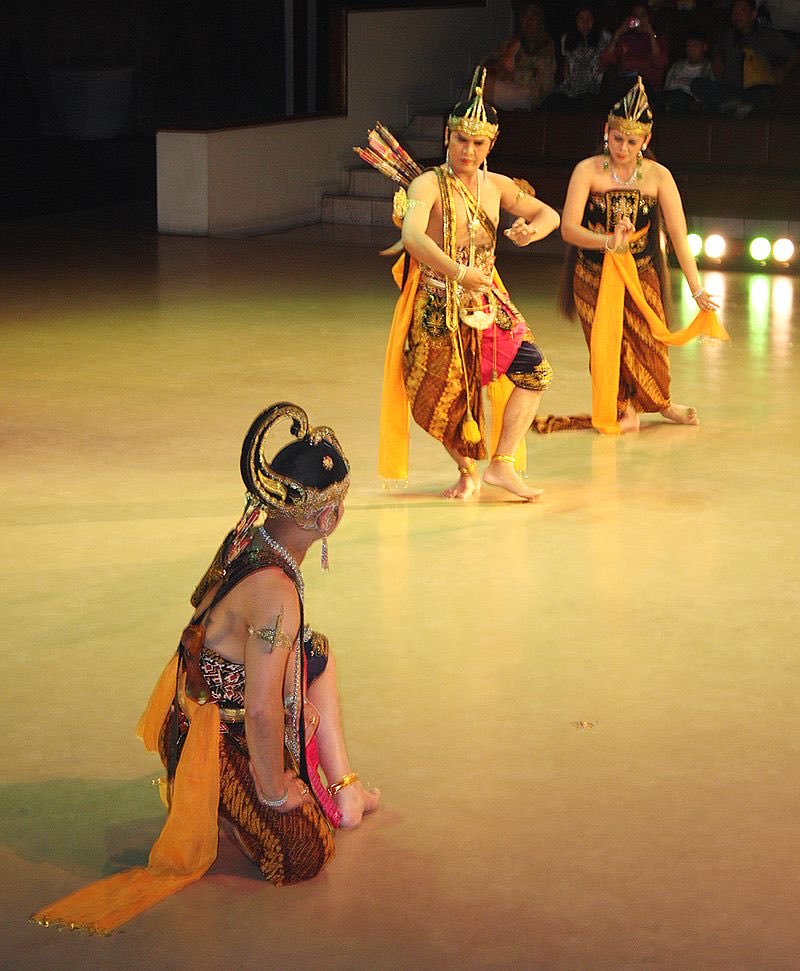 Wayang wong is another traditional Javanese dance being performed in Indonesia.It is performed on the scenes of Ramayana and  #Mahabharata.  #Java (2/n)