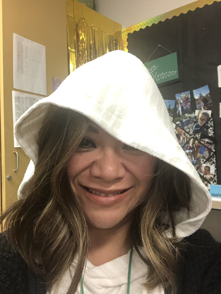 Tranglekrause's tweet photo. Hats off to drugs on this rainy day! @TaylorElemTalk https://t.co/3yOGGfsFdK