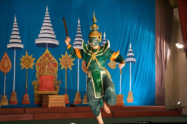 Laos: people celebrate Phra Lak Phra Ram here. It is Lao version of a great epic Ramayana. Ravana is ready here. Let’s end our thread of India’s Ramayana connection with ASEAN countries. (n/n)