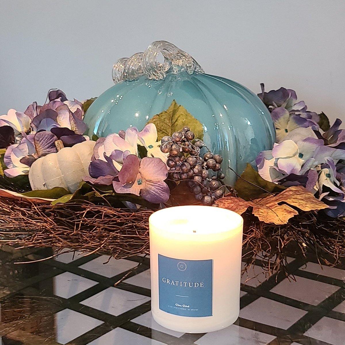 thevisionwords's tweet photo. GRATITUDE Candle is our signature scent for the holidays
https://t.co/AETLDJlTjw
#candle #candles #luxurycandles  #homedecor #candlelover #candlelight  #candleaddict #giftideas #soycandle #fragrance #decor #scentedcandles  #candleshop #homegoods #scents #giftshop #boutique https://t.co/KrJ6UtOnJi