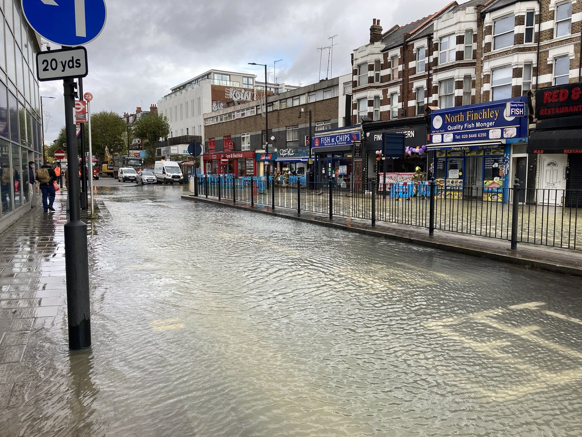 LATEST FROM AFFINITY WATER: Our repair team remain on site and are waiting for the road to be closed before repair work can commence.
Majority of our customers in the Finchley area do have water, however those in Barnet/Cockfosters are without a water supply. Next update 13:45