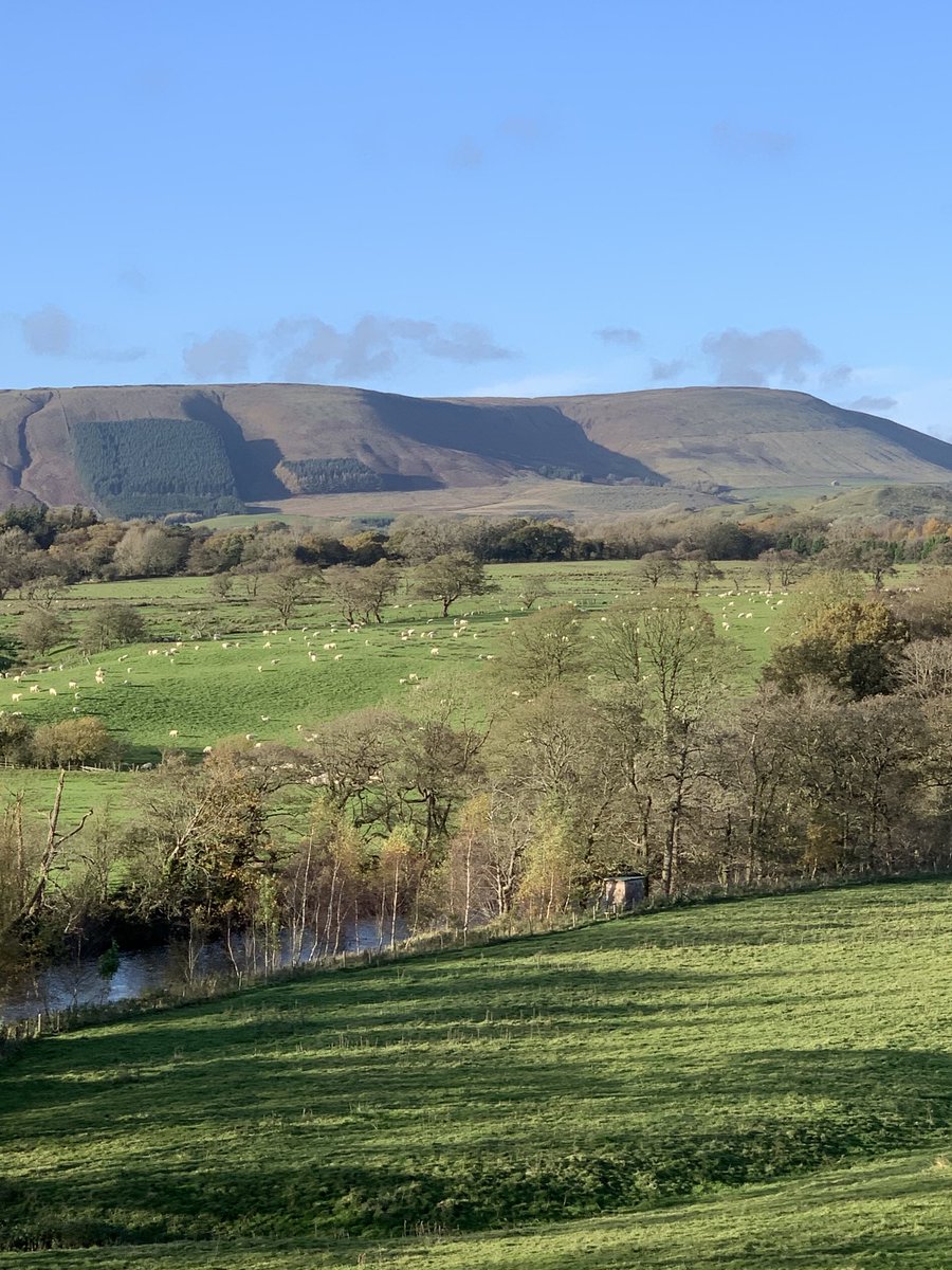 loughbhoy's tweet photo. Couldn’t tempt a salmon yesterday but the views more than compensated #HodderValley #RiverHodder https://t.co/ohKfijSpAC