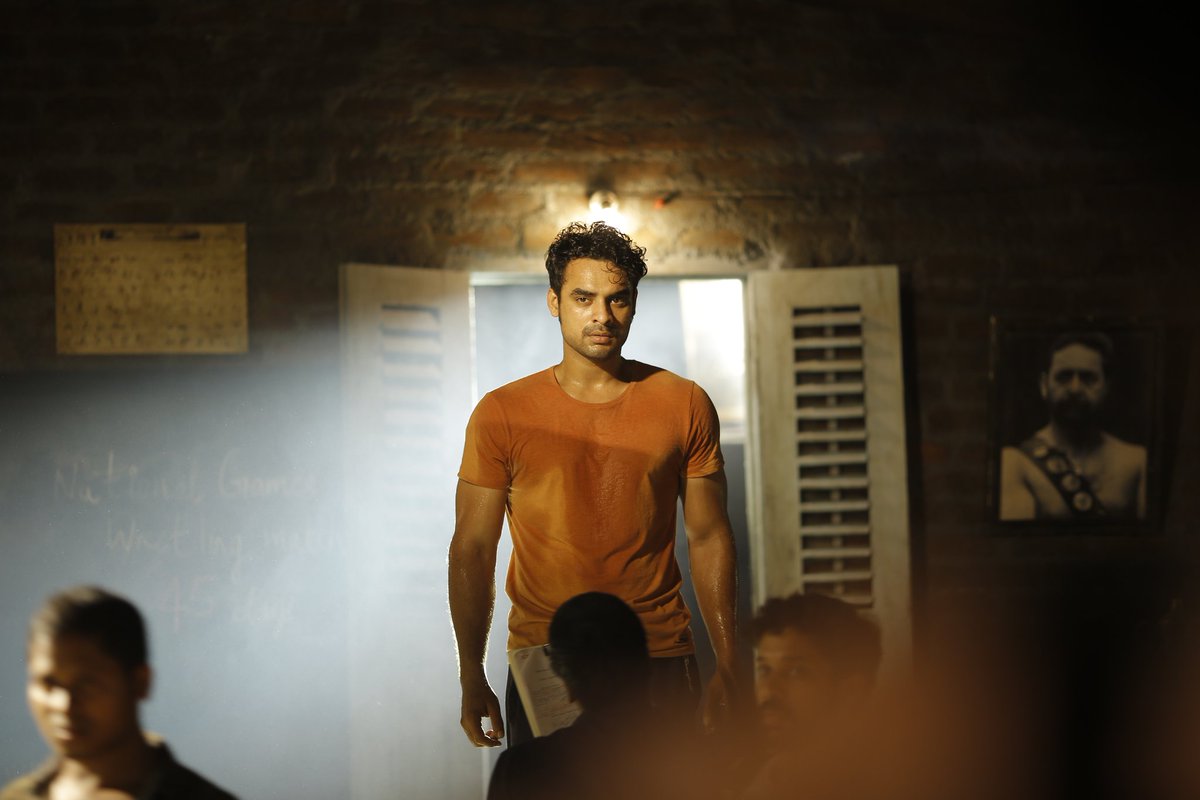 ssMb0097's tweet photo. Don't slow down guys 🔥🔥

#8YearsOfTOVINOinMFI
#SarkaruVaariPaata https://t.co/2R5aX5OrJM