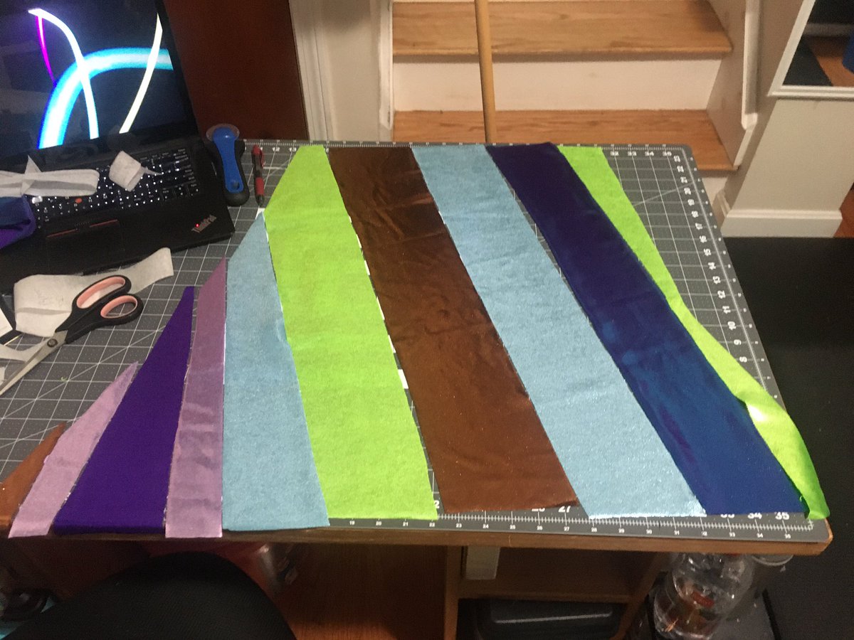 The striping on this skirt is incredibly stupid. They’re not even, there are apparently insets in it, and everything had to line up. This took gridding out like 5 times to get right!