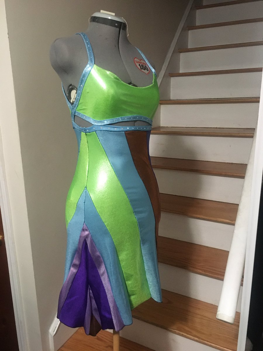 Tacking was SUPER important because the connection points on this dress are so small in places! Also those side stripes were never gonna align during serging if I didn’t.