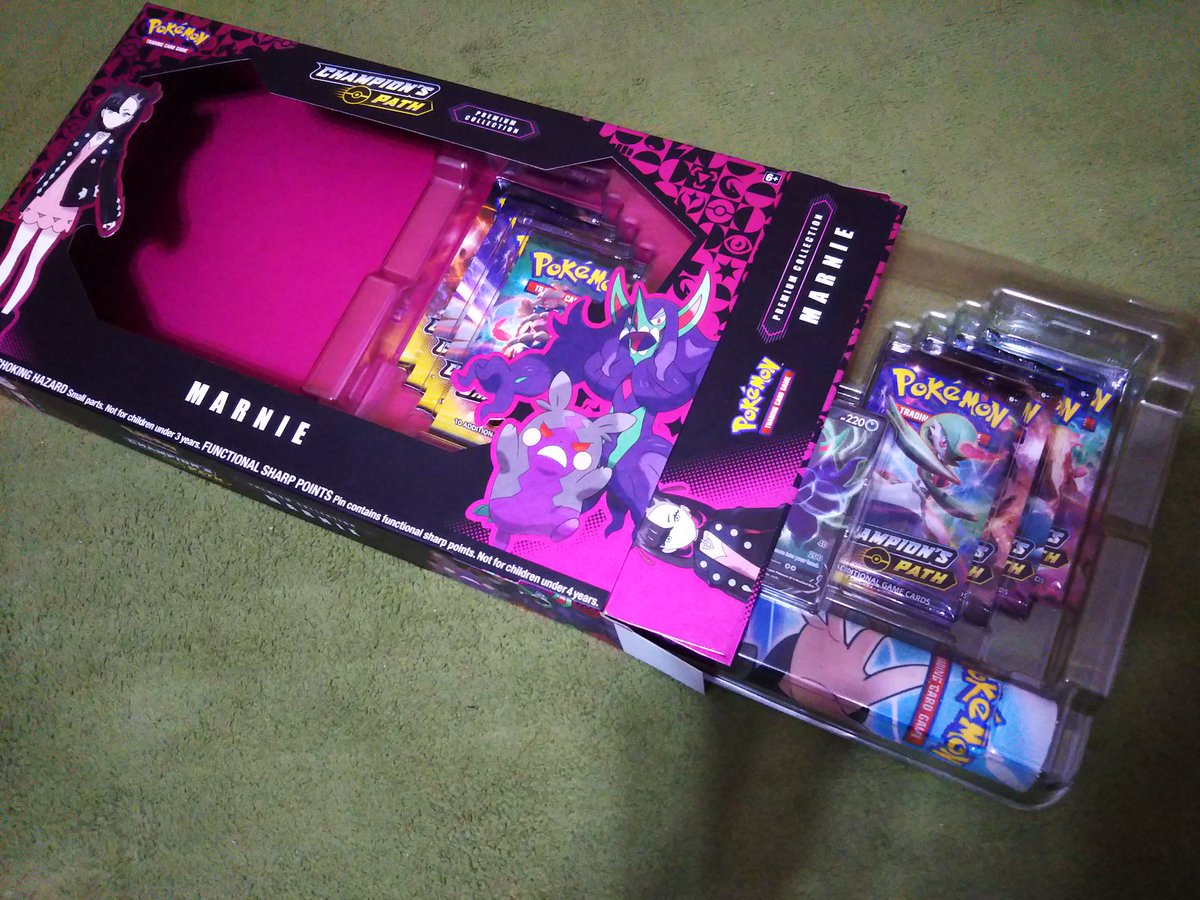 ソラ 中身一式 マリィのプレマは国内未発売なので コレがポケカにおける最初の公式マリィプレマになりますね モルペコとオーロンゲとともに 強敵に挑む雰囲気のかっこいいマリィちゃんが描かれています プロモ2種類は国内未登場柄かな モルペコは