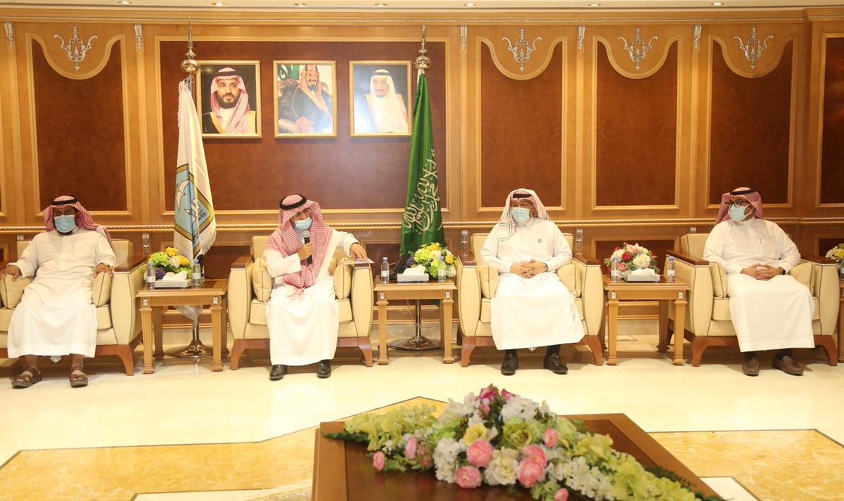 IMSIU_edu_sa's tweet photo. معالي رئيس #جامعة_الإمام أ.د.أحمد العامري يكرم طالبات الجامعة من كلية علوم الحاسب والمعلومات:(الريم المحرج، سديم الخليفة، دلال العيبان، منيرة اليحيى)؛ الفائزات بالمركز الأول في مسابقة تحدي نيوم (مسار النقل)للذكاء الاصطناعي، في القمة العالمية للذكاء الاصطناعي.
@globalaisummit https://t.co/3rIuEWcnI9