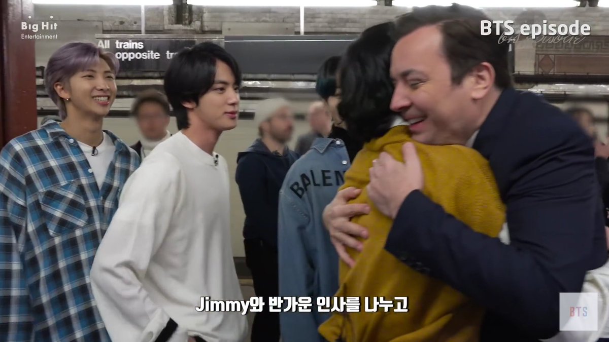 RunchRanda666's tweet photo. Alguien quiere mucho a los chicos ❤ 
Ya tienen un papá del corazón 💜

@jimmyfallon @FallonTonight @BTS_twt https://t.co/QOQW0qQ7Fs