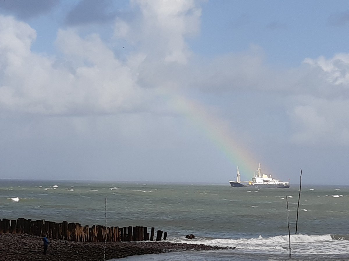 A rainbow over THV Patricia taken from Porlock Weir. https://t.co/beBdyOKnpJ