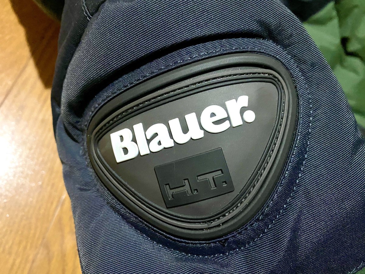 hi_decazu's tweet photo. 届いた🤩
このハンガーもカッコイイんです🥰
#BlauerHT #イージーウィンターマン https://t.co/3bOf8V6GWc