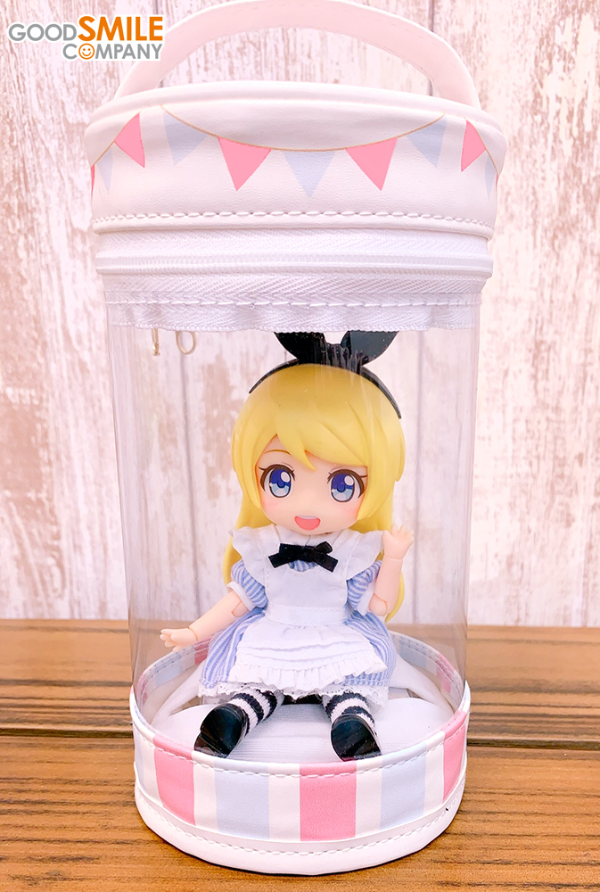 グッスマ グッズチーム ねんどろいど おでかけポーチねお新作 今回はぐるっと一周全部クリア スケスケです 気になるサイズ感はこんな感じ ねんどーるにはちょっと小さい けど座ったらいい感じ インテリアにもオススメです Lt ご予約はコチラ Gt グッスマ グッズチーム ねんどろいど おでかけポーチねお新作 今回はぐるっと一周全部クリア スケスケです 気になるサイズ感はこんな感じ ねんどーるにはちょっと小さい けど座ったらいい感じ インテリアにもオススメです Lt ご予約はコチラ Gt