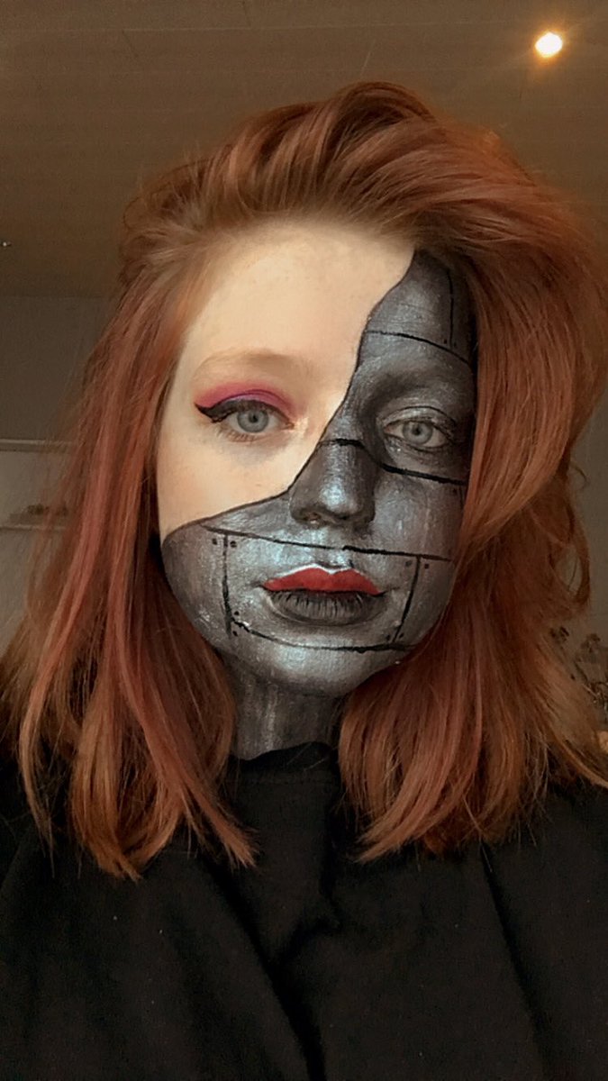 Gold3nHabits's tweet image. Halloween makeup look of the day 🤖#LPMakeUpComp