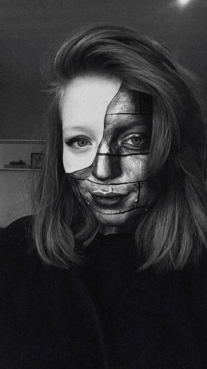 Gold3nHabits's tweet image. Halloween makeup look of the day 🤖#LPMakeUpComp