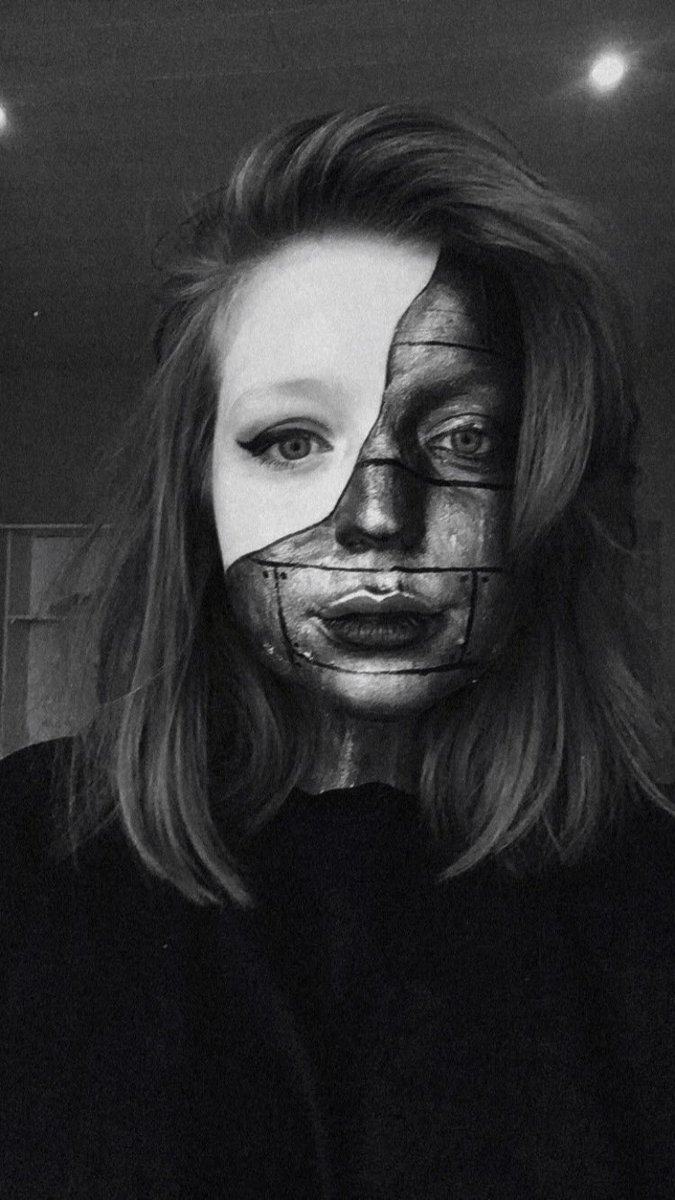 Gold3nHabits's tweet image. Halloween makeup look of the day 🤖#LPMakeUpComp