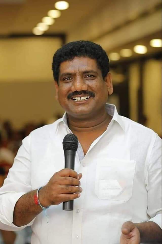 సత్తెనపల్లి అసెంబ్లీ నియోజకవర్గ తెలుగుదేశం నాయకులు శివ నాగ మల్లేశ్వరరావుగారికి పుట్టిన రోజు శుభాకాంక్షలు. మీరు ఇలాంటి పుట్టినరోజులు మరెన్నో సంతోషంగా జరుపుకోవాలని, ప్రజాజీవితంలో ఉన్నత శిఖరాలకు చేరుకోవాలని మనసారా కోరుకుంటున్నాను
