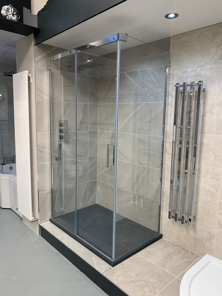 LakesForLife's tweet photo. Great to see our new #ShowroomExclusive Aruba Slider &amp; Side Panel displayed at Agua Bathrooms. The stunning #ShoweringSpace is part of our premium Island Collection, which also includes the Antigua Slider. Find out more: https://t.co/uhhZNGIa3e #SuperiorElegance #DesignedForLife https://t.co/hztoHveIV7