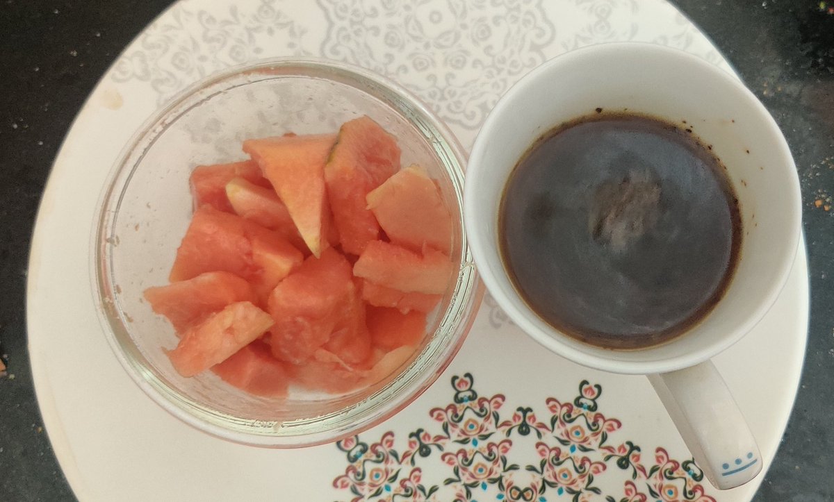 Meal 4: Aka Evening SnacksPapaya and a cup of black coffeeI eat fruit to consume sugar so that my sugar level in blood remains in check.Total money spend ₹73.55 (too much costly right?)