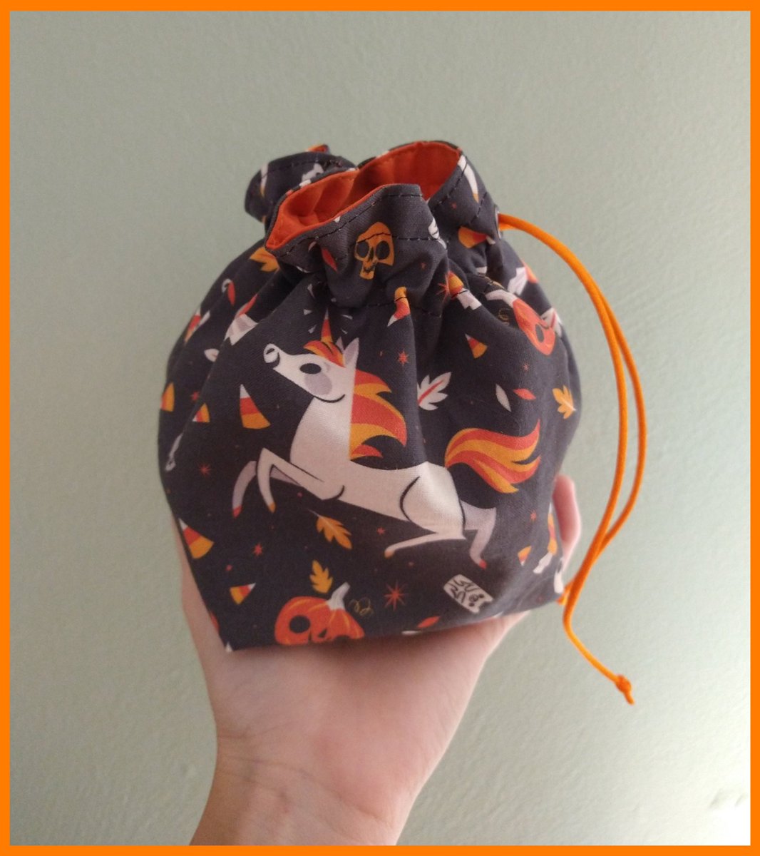 Giveaway time! Get a chance to win a Halloweeny dice bag made by @daniyogani! All you have to do is:

• Follow us &amp; @daniyogani
• Like &amp; retweet

Donating to <a href="/RAINN/">RAINN</a> or @EarthDayNetwork is optional but highly encouraged (links below)!

We’ll announce the winner Nov 1st 6pm PT.